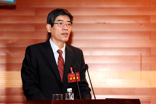 图为鲁勇理事长出席会议并作工作报告 图为鲁勇理事长出席会议并作工作报告